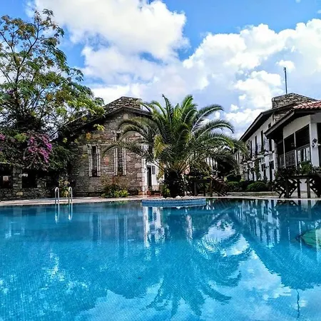 Aydos Hotels & Breeze Restaurant * داليان